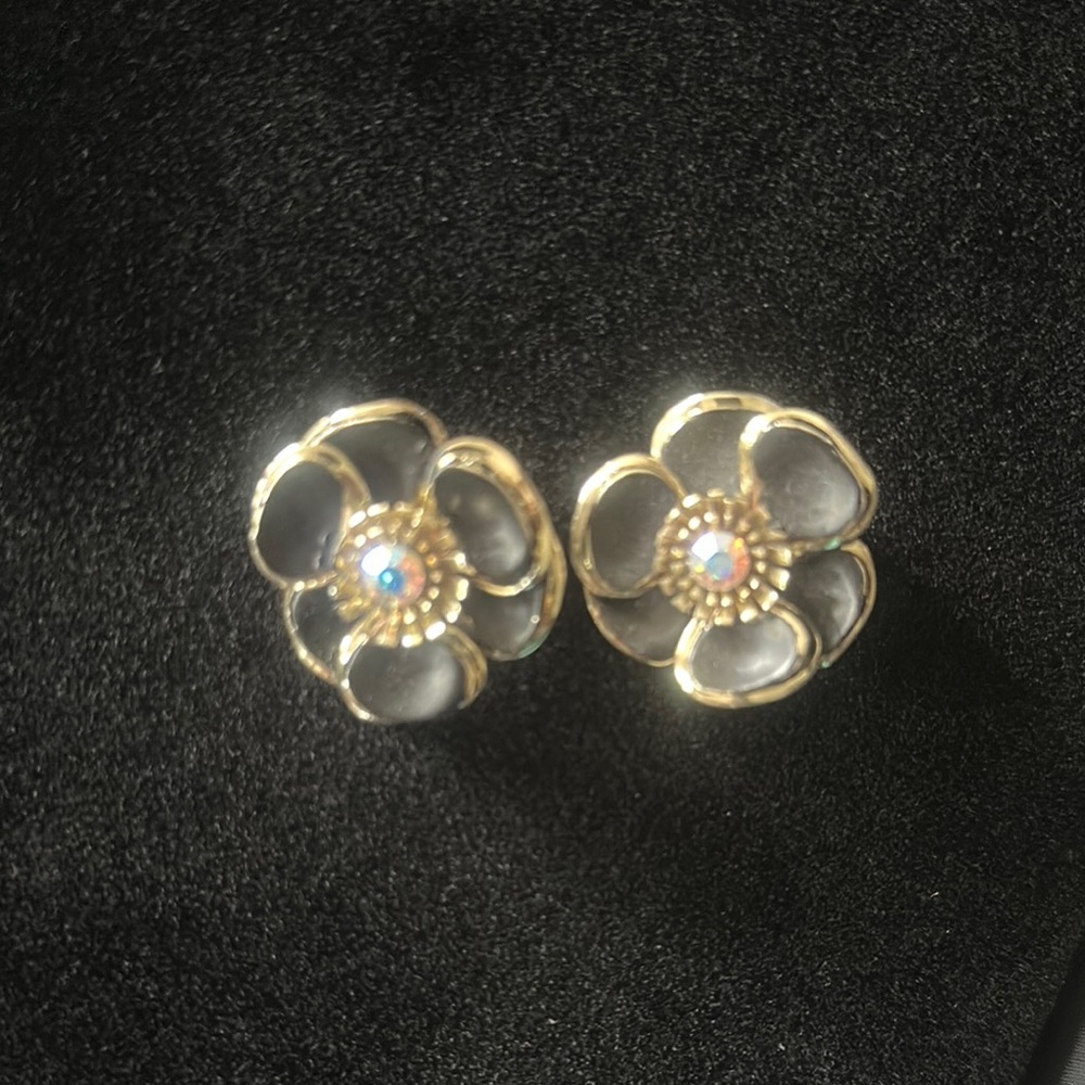 Gold and Black Floral Earrings with Elegant Design